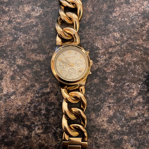 Michael Kors Women's Runway Gold-Tone Watch MK3131 - Picture 2 of 5